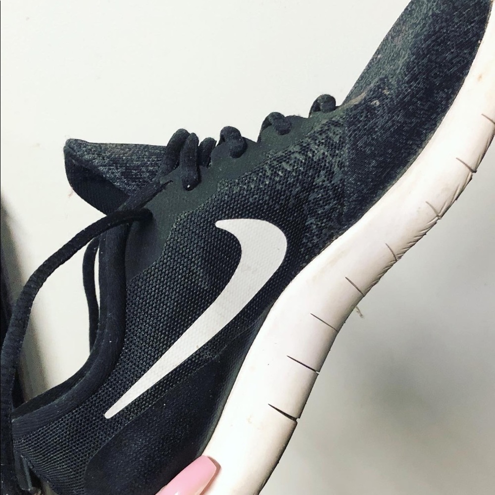 Nike women 8 flex contact running shoes